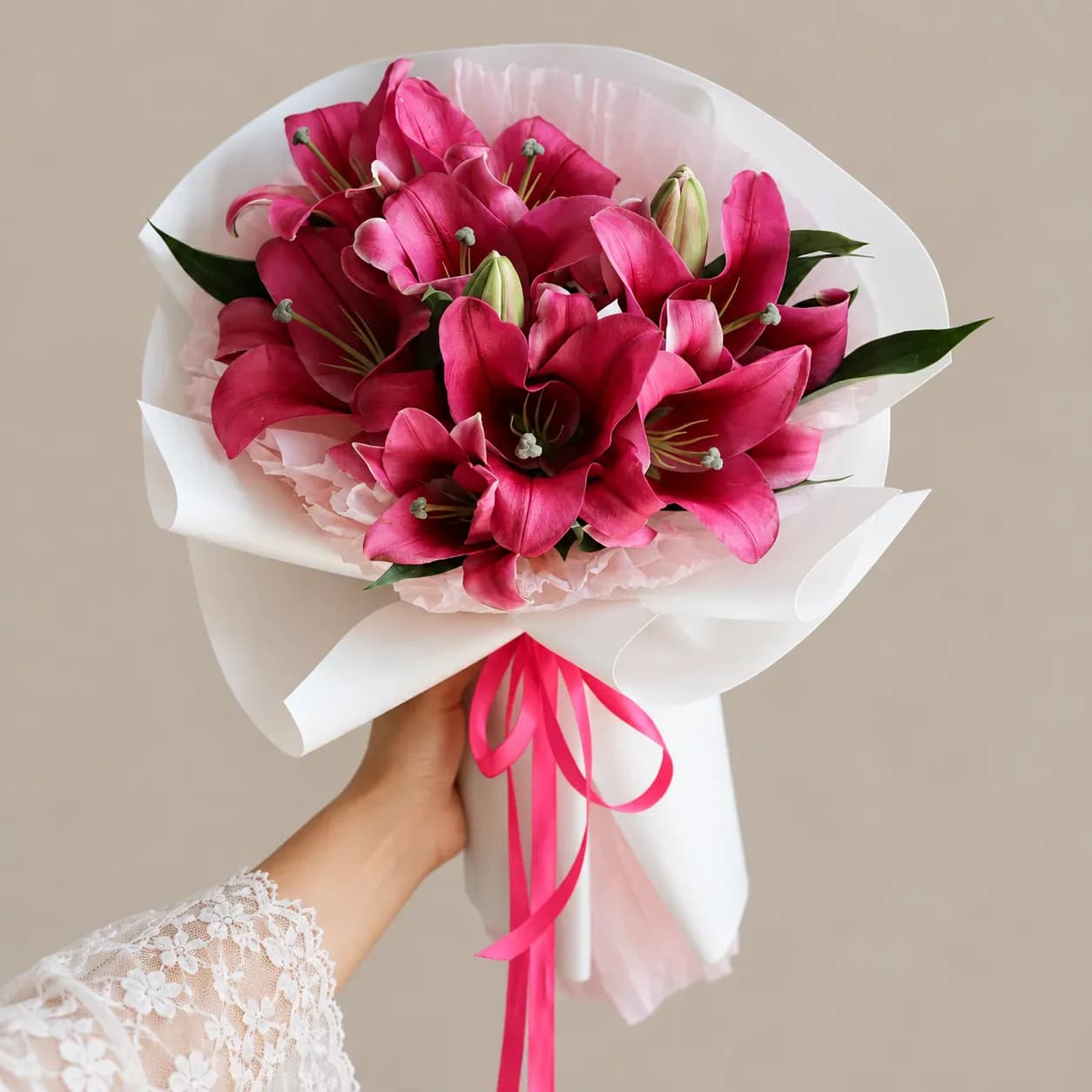 دسته  گل لیلیوم عنابی — دسته  گل لیلیوم عنابی
